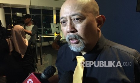 Indro Warkop. Komedian Indro Warkop mengatakan bahwa dirinya terkenang oleh sosok Dono dan Kasino Warkop sebelum memproduksi video edukasi persembahan Bank BCA bertajuk Don't Know? Kasih No!.