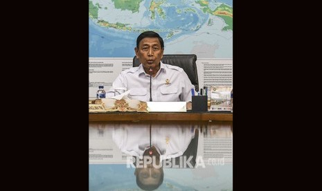 Menko Polhukam Wiranto memimpin rapat koordinator terkait kondisi keamanan Papuadi Kantor Kemenko Polhukam, Jakarta, Senin (9/9/2019). 