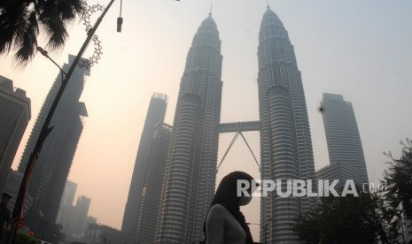 Malaysia dinobatkan sebagai negara ramah wisatawan Muslim . Ilustrasi menara kembar Petronas, Kuala Lumpur, Malaysia, Selasa (10/9/2019).