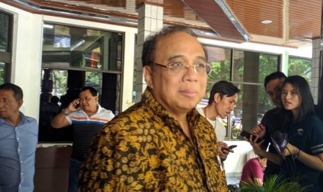 Mantan Menteri Koordinator Bidang Kemaritiman dalam Kabinet Kerja 2014-2019 Dwisuryo Indroyono Soesilo saat diwawancarai wartawan di Paviliun Kartika, Rumah Sakit Pusat Angkatan Darat Gatot Soebroto (RSPAD), Jalan Abdul Rachman Saleh, Senen, Jakarta Pusat pada Rabu (11/9).