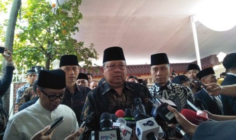 Presiden RI ke-6 Susilo Bambang Yudhoyono melayat ke rumah duka BJ Habibie, Kuningan, Jakarta, Kamis (12/9).