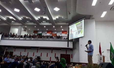 Sandiaga Salahuddin Uno saat mengisi kuliah umum di Universitas Andalas, Padang, Kamis (12/9)|.