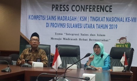 Dirjen Pendidikan Islam Kementerian Agama RI menggelar konferensi pers terkait Kompetisi Sains Madrasah (KSM), di Kantor Pusat Kementerian Agama, Jakarta, Jumat, (13/9).