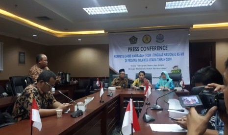 Dirjen Pendidikan Islam Kementerian Agama RI menggelar konferensi pers terkait Kompetisi Sains Madrasah (KSM), di Kantor Pusat Kementerian Agama, Jakarta, Jumat, (13/9).