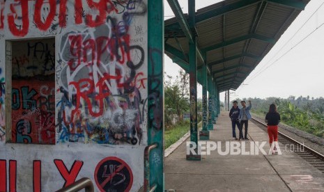 Suasana stasiun Pondok Rajeg yang sudah tidak aktif di Cibinong, Bogor, Jawa Barat, Jumat (13/9/2019).