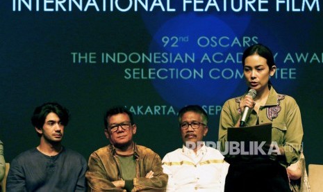 Produser film Sheila Timothy (kanan) menggalang dana untuk anak-anak jalanan dan pemberdayaan anak.