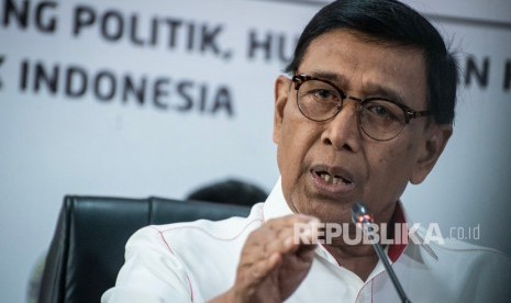 Menko Polhukam Wiranto memberikan keterangan pers terkait revisi UU KPK di Jakarta, Rabu (18/9/2019).