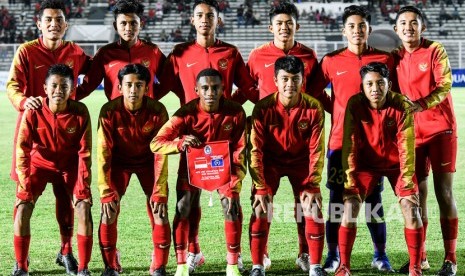 Pemain Timnas Indonesia U-16 berfoto bersama sebelum pertandingan melawan Timnas Kepulauan Mariana Utara U-16 pada laga kualifikasi Piala AFC U-16 2020 di Stadion Madya, Jakarta, Rabu (18/9/2019).