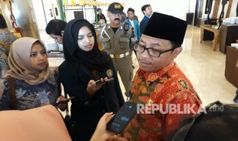 Walikota Malang, Sutiaji memberikan keterangan kepada wartawan di Hotel  Atria, Kota Malang, Kamis (19/9). 