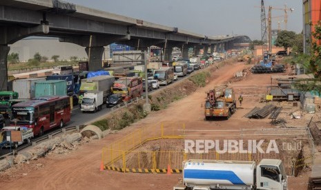 Pembangunan proyek Kereta cepat Jakarta-Bandung.