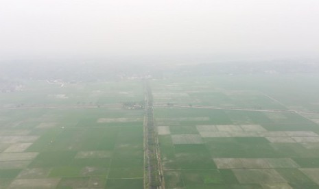 Foto udara kabut asap kiriman karhutla Sumatera menyelimuti wilayah Kabupaten Aceh Utara, Aceh, Kamis (19/9/2019).