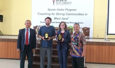 Kedubes Amerika Serikat menyelenggarakan talkshow bertajuk Women on  Sports, Sports Life Skills di Universitas Siliwangi, Kota Tasikmalaya,  Jumat (20/9). 