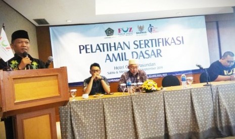 Pelatihan amil zakat dasar di Hotell Grand Pasundan Kota Bandung. 