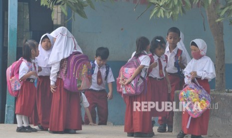 Sekolah Libur, Orang Tua Diimbau tak Ajak Anak Rekreasi.