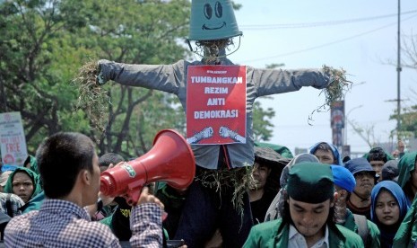 Sejumlah mahasiswa Universitas Muslim Indonesia (UMI) Makassar melakukan aksi unjuk rasa (ilustrasi)