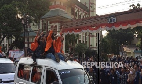 Ribuan mahasiswa di Kota Tangerang Selatan (Tangsel)  bergerak menuju Jakarta setelah beredarnya seruan Aksi Nasional, Selasa,  (24/9).