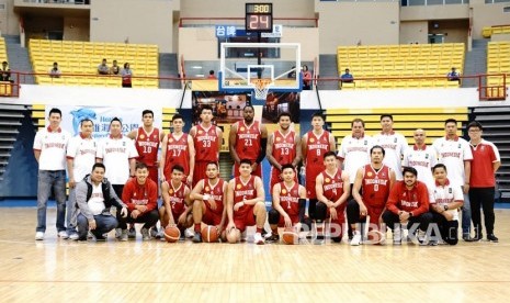 Timnas Basket Putra Indonesia meraih kemenangan perdana di ajang Hualien Internasional Tournament di Taiwan. Tim asuhan Rajko Toroman menang 82-69 atas Taiwan Beer, Selasa (24/9) di Taiwan. 