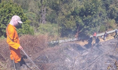 Kebakaran di jalur pendakian Gunung Semeru terus meluas pada Rabu (25/9).