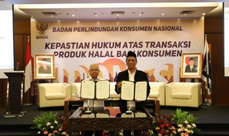  BPJPH dan BPKN menandatangani MoU kerjasama perihal  penyelenggaraan jaminan produk halal