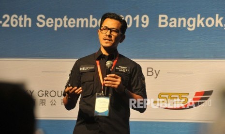 CEO Whitesky Aviation Denon B. Prawiraatmadja menyampaikan presentasi tentang potensi dan pertumbuhan pasar helikopter di Indonesia pada 4th Civil Helicopter Southeast Asia Summit, di Bangkok, Thailand, Kamis (26/9/2019). 