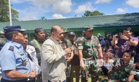 Wakil Gubernur Sumbar Nasrul Abit saat menemui ratusan warga perantau di Makodim  Wamena, Ahad (29/9)