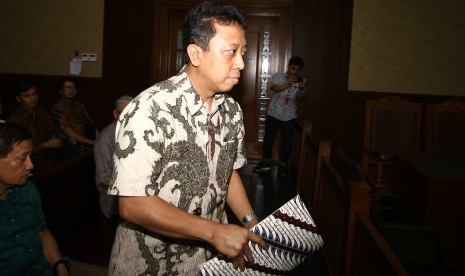 Terdakwa kasus dugaan suap jual beli jabatan di lingkungan Kementerian Agama yang juga mantan Ketua Umum PPP Romahurmuziy bersiap menjalani sidang lanjutan di Pengadilan Tipikor, Jakarta, Senin (30/9/2019). 