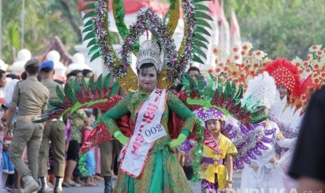  Karnaval seni budaya dan pawai kendaraan hias memperingati Hari Jadi Kabupaten Musi Banyuasin (Muba) ke 63 tahun, Senin (30/9/2016).