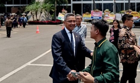 Pembawa acara, Muhammad Farhan yang terpilih sebagai anggota DPR periode 2019-2024, usai menghadiri acara pelantikan di Gedung DPR, Senayan, Jakarta, Selasa (1/10).