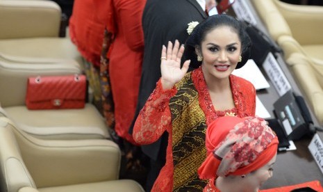 Anggota Dewan Perwakilan Rakyat (DPR) periode 2019-2024 yang juga artis Krisdayanti