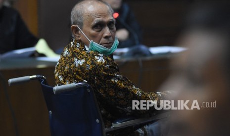 Terdakwa kasus dugaan kepemilikan senjata api ilegal Kivlan Zen menjalani sidang pembacaan eksepsi di Pengadilan Negeri Jakarta Pusat, Kamis (3/10/2019). 