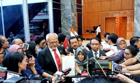 Dewan Perwakilan Daerah (DPD) menyatakan dukungannya untuk Bambang Soesatyo dalam pemilihan Ketua MPR periode 2019-2024, di Gedung Nusantara, Kompleks Parlemen, Jakarta, Kamis (3/10).