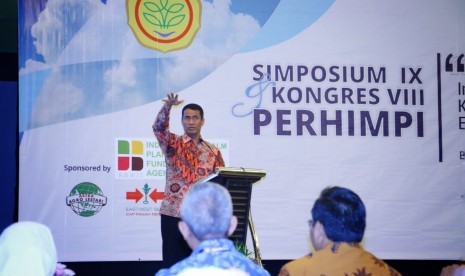 Menteri Pertanian (Mentan) Amran Sulaiman menghadiri acara Kongres VIII Perhimpunan Meteorologi Pertanian Indonesia (PERHIPMI) di IPB International Convention Center (IICC) Kota Bogor, Kamis (3/10).