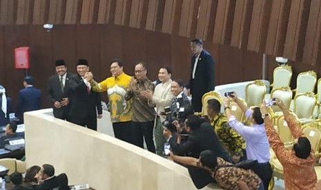 Suasana pemilihan ketua MPR di Kompleks Parlemen, Senayan, Jakarta, Kamis (3/10). 