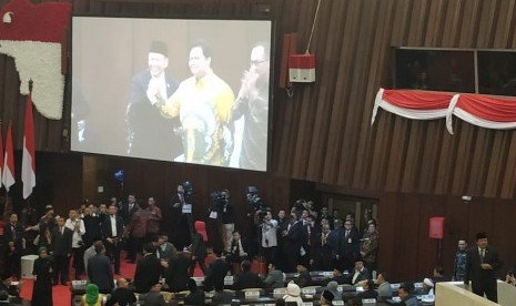 Suasana pemilihan ketua MPR di Kompleks Parlemen, Senayan, Jakarta, Kamis (3/10). 