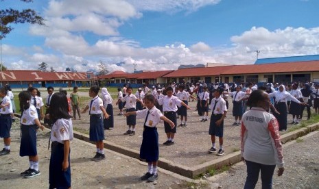 Kegiatan beberapa sekolah di Wamena, Papua, Senin (7/10). Di antaranya di SMAN 1 Wamena dan SMPN 1 Wamena.