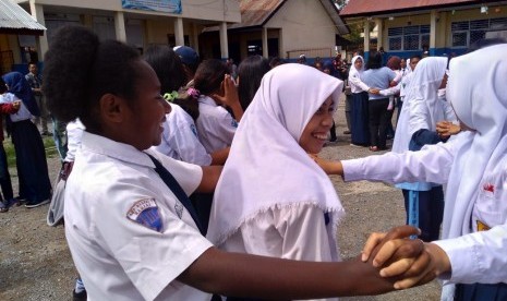 Kegiatan beberapa sekolah di Wamena, Papua, Senin (7/10). Di antaranya di SMAN 1 Wamena dan SMPN 1 Wamena.