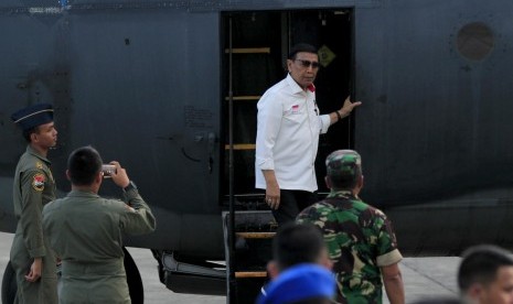 Menko Polhukam Wiranto tiba di Bandara Pangkalan TNI AU Papare Sentani, Jayapura, Papua, Selasa (8/10/2019). 