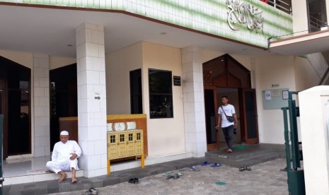 Kondisi Masjid Al Falah, Pejompongan, Jakarta Pusat pada Rabu, (9/10). Masjid itu jadi buah bibir lantaran diduga jadi lokasi pemukulan, penyekapan hingga persekusi terhadap Ninoy Karundeng. 