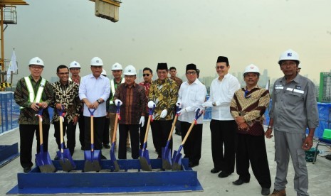 Wakil Presiden Jusuf Kalla saat menghadiri acara Topping Of Gedung Dewan Masjid Indonesia di Matraman, Jakarta, Kamis (10/10).