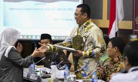 Ketua Majelis Permusyawaratan Rakyat (MPR) Bambang Soesatyo (kanan) 