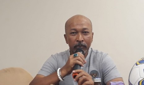 Pelatih Borneo FC, Fakhri Husaini. Borneo dan Fakhri sepakat untuk mengakhiri kerja sama sebelum Liga 1 musim 2021/2022 ini berakhir.