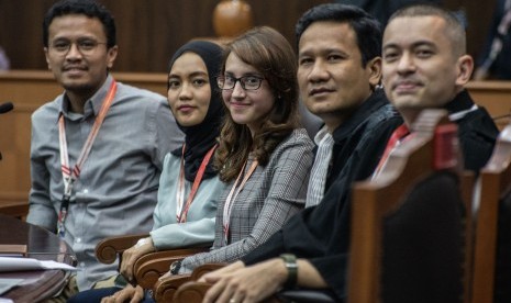 Faldo Maldini (kiri) bersama politikus muda lainnya yang tergabung di Partai Solidaritas Indonesia (PSI).