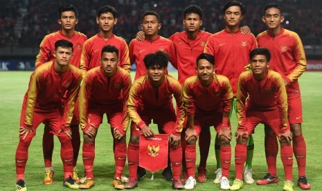 Timnas Indonesia U-19 saat laga uji coba melawan China di Gelora Bung Tomo, Surabaya, Jawa Timur, Kamis (17/10/2019).