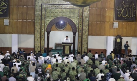 Ribuan Warga Tasikmalaya Gelar Sholat Subuh Berjamaah