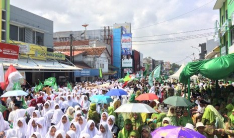 PCNU Kota Tasikmalaya menggelar perayaan Hari Santri Nasional di Jalan dr Soekardjo, Kota Tasikmalaya, Sabtu (19/10). 