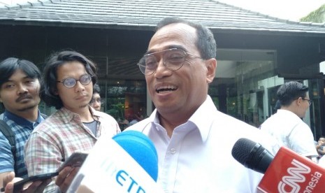 Menteri Perhubungan Budi Karya Sumadi di kawasan Menteng, Jakarta, Sabtu (19/10) menceritakan rencananya jika tak lagi menjabat sebagai menteri pada masa pemerintahan baru Presiden Joko Widodo.