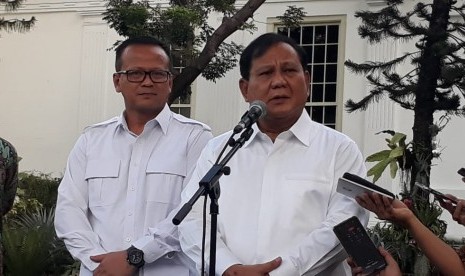 Ketua Umum Gerindra Prabowo Subianto dan Wakil Ketua Umum Edy Prabowo menghadap Presiden Joko Widodo (Jokowi) menjelang pengumuman nama menteri kabinet jilid II di Kompleks Istana Kepresidenan, Jakarta, Senin (21/10).