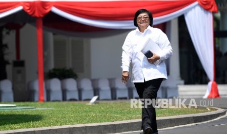 Politisi partai Nasdem yang juga mantan Menteri Kehutanan dan Lingkungan Hidup Siti Nurbaya tiba di Kompleks Istana Kepresidenan di Jakarta, Selasa (22/10/2019).