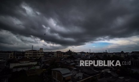 Awan hitam Cumulonimbus. (ilustrasi)