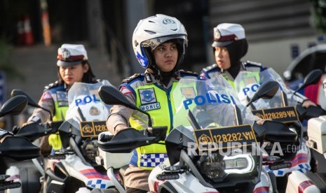 Sejumlah Polisi Lalu Lintas mengikuti Apel Gelar Pasukan Operasi Zebra Jaya 2019 di Lapangan Promoter Dit Lantas Polda Metro Jaya, Jakarta, Rabu (23/10/2019). 